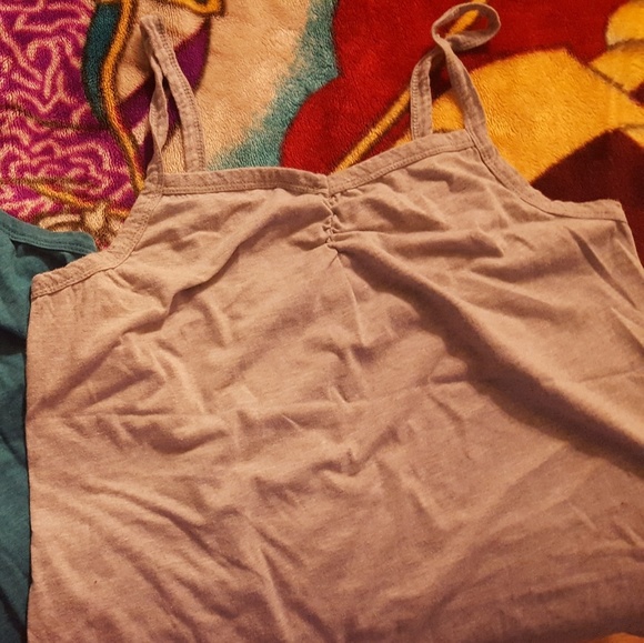 Tank tops - Picture 2 of 3